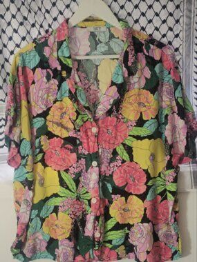 Plus size XXL Floral button up blouse from suzy shier